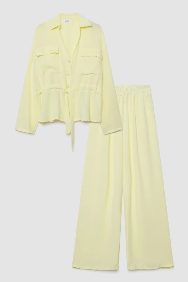 Conjunto ligero amarillo